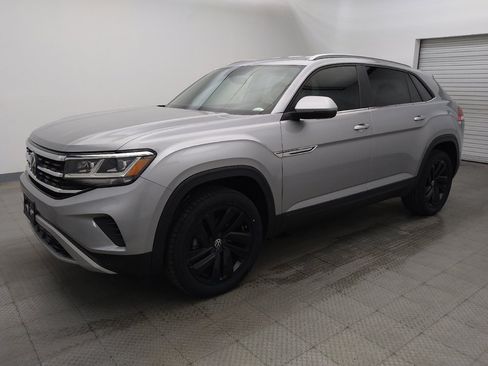 Used 2022 Volkswagen Atlas Cross Sport SE FWD image 2