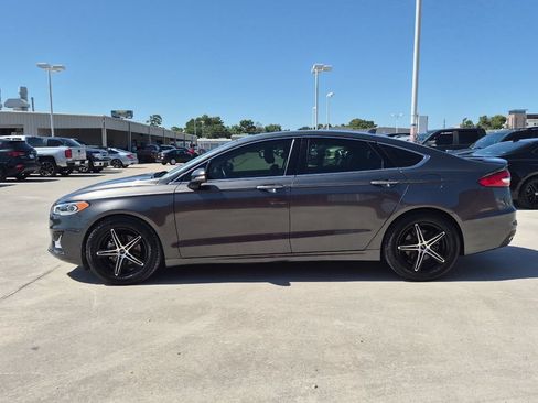Used 2019 Ford Fusion Titanium FWD image 3