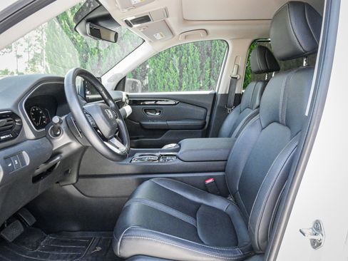 Used 2023 Honda Pilot Touring image 7