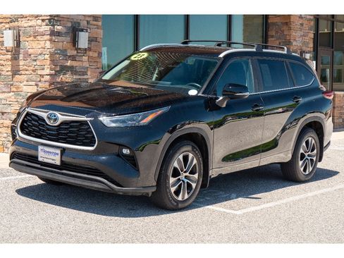 Used 2023 Toyota Highlander XLE AWD/4WD image 7