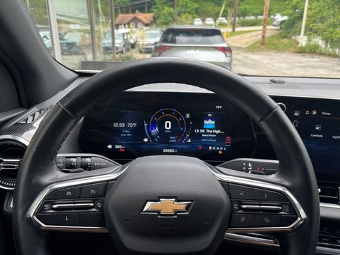 Used 2025 Chevrolet Equinox LT FWD image 41