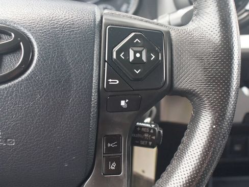 Used 2020 Toyota Tacoma SR5 RWD image 9