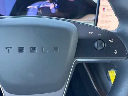 Used 2022 Tesla Model X image 18