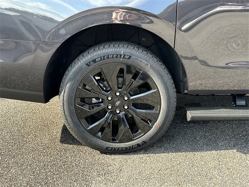 New 2025 Ford Expedition Max Platinum w/ Stealth Appearance Package image 17