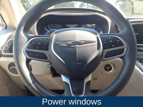 Used 2023 Chrysler Voyager LX FWD image 10