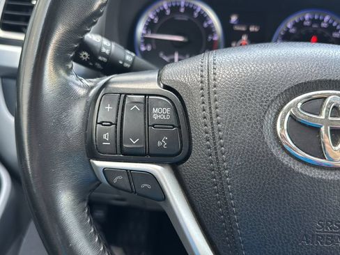 Used 2019 Toyota Highlander XLE AWD/4WD image 20