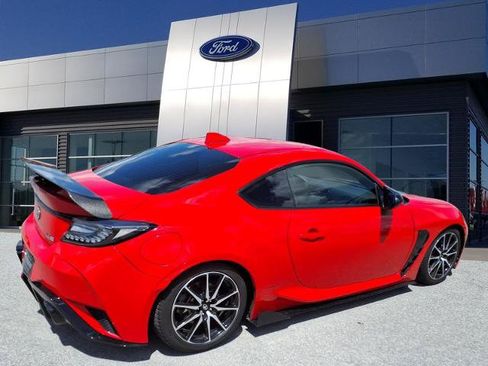 Used 2023 Toyota GR86 w/ ALL Weather Mat Package (TMS) RWD image 2
