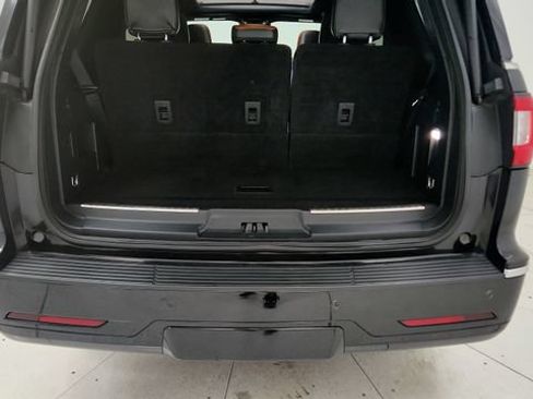 Used 2021 Lincoln Navigator Reserve AWD/4WD image 28
