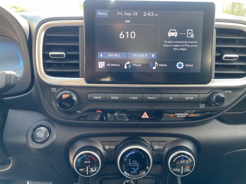 Used 2025 Hyundai Venue SEL FWD image 12