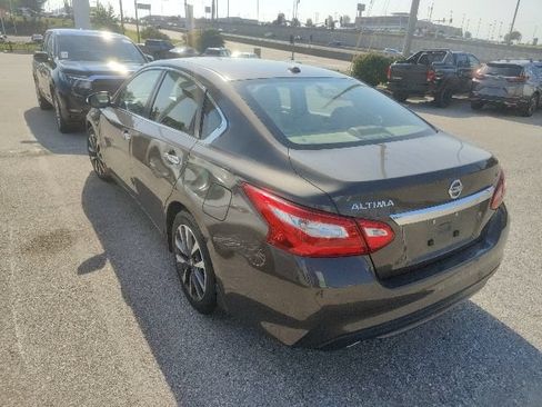 Used 2017 Nissan Altima 2.5 SL w/ 2.5 Technology Package FWD image 9