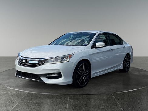Used 2017 Honda Accord Sport image 3