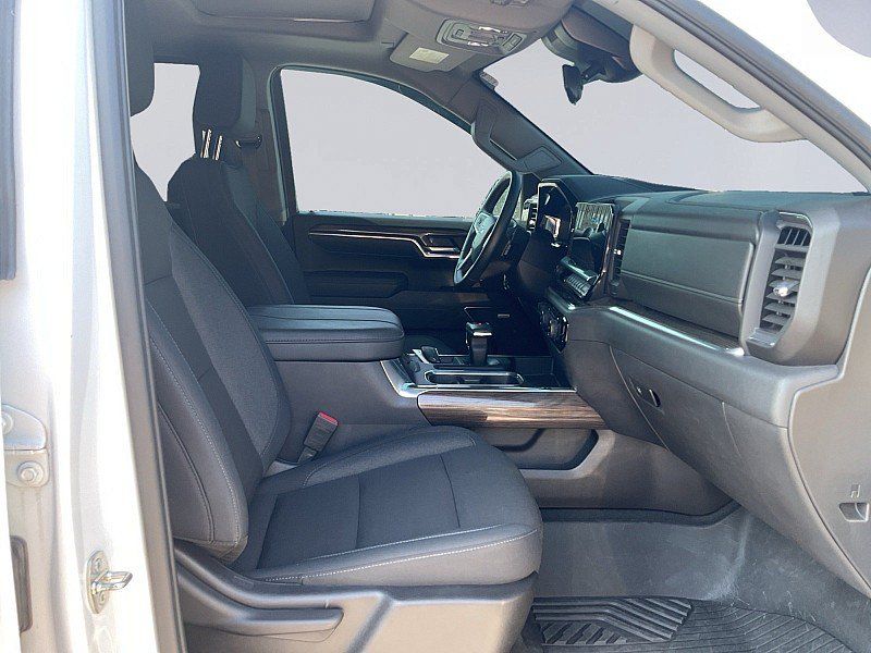 Used 2024 Chevrolet Silverado 1500 LT Trail Boss w/ Convenience Package II AWD/4WD image 10