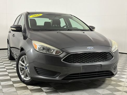 Used 2016 Ford Focus SE image 2