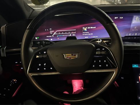 Used 2025 Cadillac Escalade Premium Luxury image 21