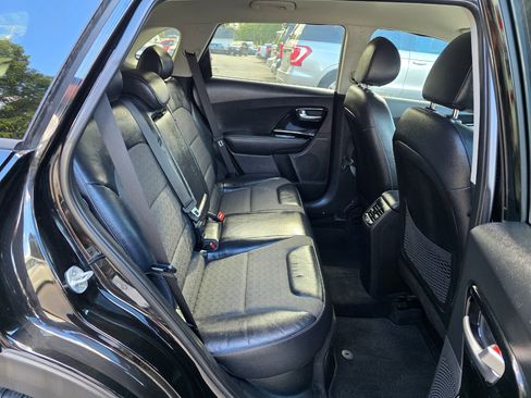 Used 2017 Kia Niro EX image 16