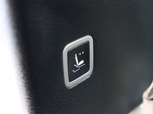 Used 2024 Chrysler Pacifica Touring-L FWD image 32
