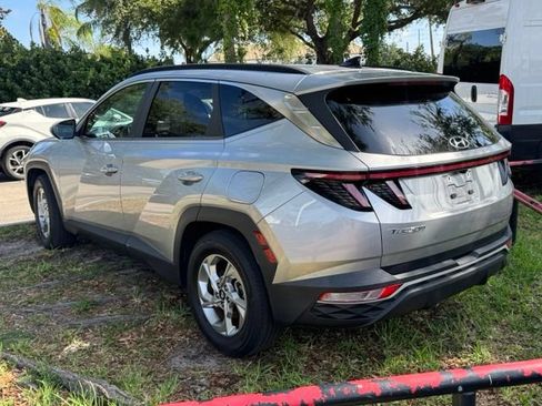 Used 2022 Hyundai Tucson SEL FWD image 2
