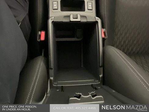 Used 2017 Nissan Rogue SV FWD image 40