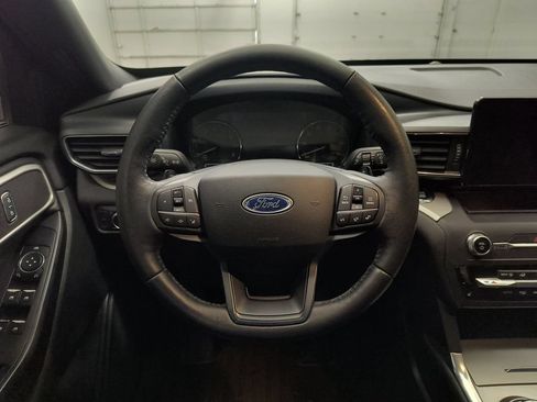 Used 2020 Ford Explorer XLT w/ Equipment Group 202A AWD/4WD image 11