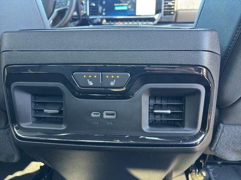 Used 2024 Chevrolet Silverado 2500 ZR2 w/ Technology Package AWD/4WD image 15