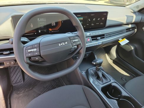 New 2026 Kia K4 LXS image 2