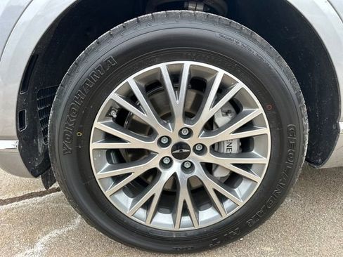 Used 2025 Genesis GV80 2.5T Standard AWD/4WD image 12