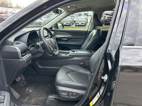 Used 2024 Toyota Grand Highlander XLE image 8