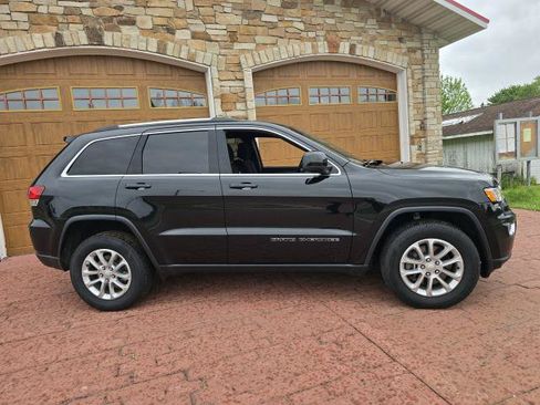 Used 2021 Jeep Grand Cherokee Laredo AWD/4WD image 2