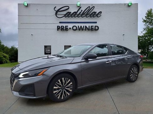 Used 2025 Nissan Altima 2.5 SV FWD image 7