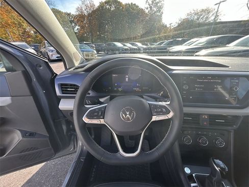 Used 2022 Volkswagen Taos SE image 17