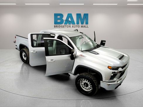 Used 2022 Chevrolet Silverado 2500 LT w/ Convenience Package image 17