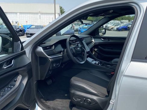 New 2025 Jeep Grand Cherokee L Altitude image 14