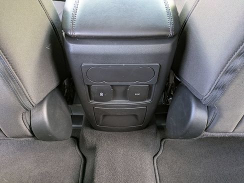 Used 2024 Ford Explorer XLT AWD/4WD image 16