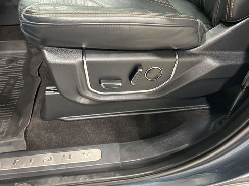 Used 2023 Ford Expedition Platinum image 11