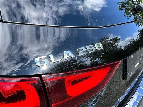 Certified 2022 Mercedes-Benz GLA 250 4MATIC image 7