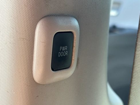 Used 2020 Toyota Sienna XLE Premium FWD image 15