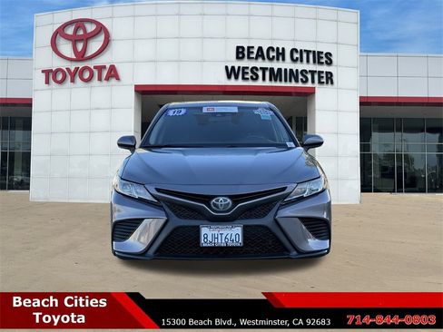 Used 2019 Toyota Camry SE image 4