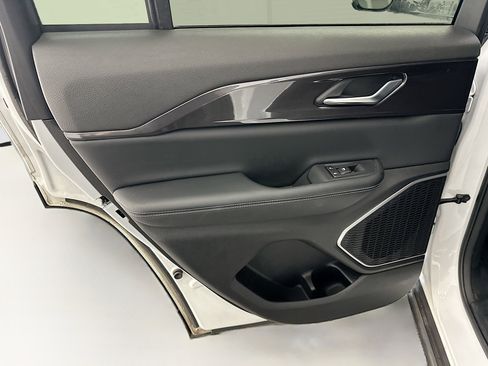 Used 2023 Jeep Grand Cherokee Altitude image 26