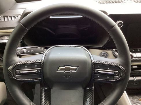 Used 2024 Chevrolet Colorado ZR2 w/ ZR2 Convenience Package III AWD/4WD image 31