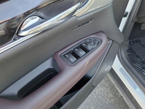 Used 2023 Cadillac XT6 Premium Luxury image 24