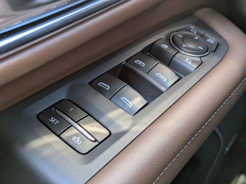 Used 2024 Chevrolet Suburban High Country image 24