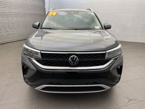 Used 2024 Volkswagen Taos SE image 9