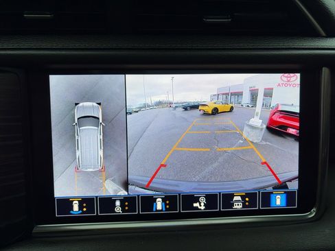 Used 2021 GMC Yukon Denali w/ Denali Premium Package image 20