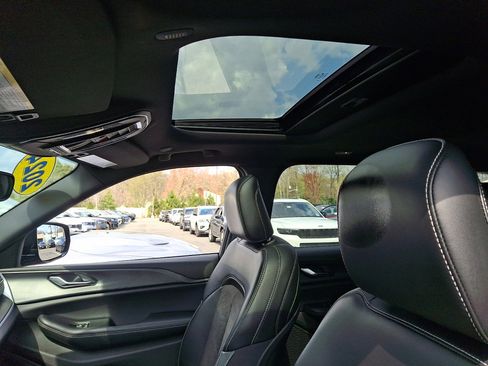 Used 2024 Jeep Grand Cherokee Altitude image 24