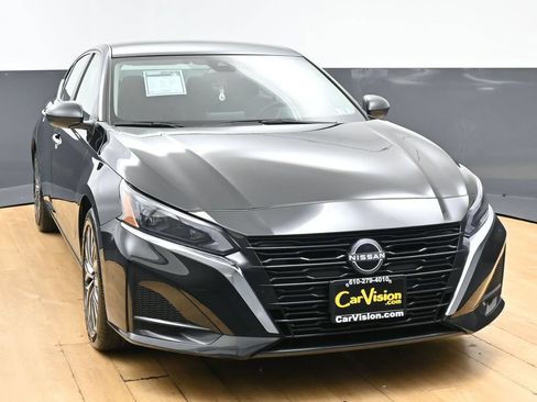 Used 2025 Nissan Altima 2.5 SV FWD image 35