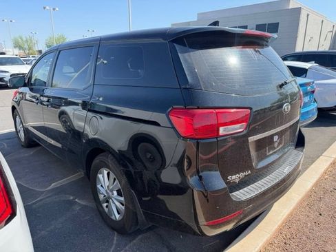 Used 2017 Kia Sedona L FWD image 3