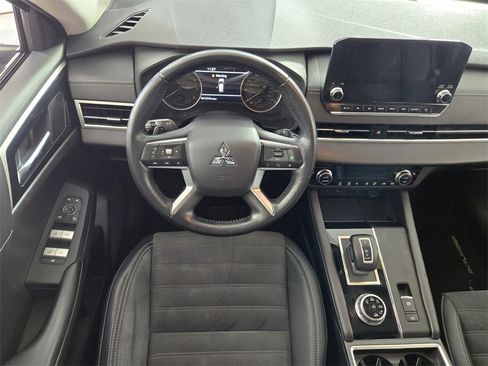 Used 2022 Mitsubishi Outlander SE image 9