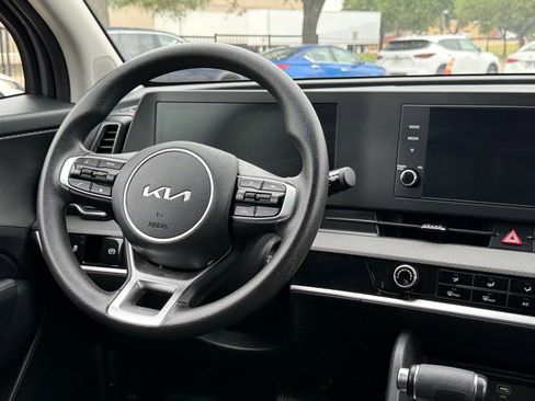 Used 2025 Kia Sportage LX FWD image 35