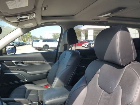 Used 2025 Kia Telluride SX image 18