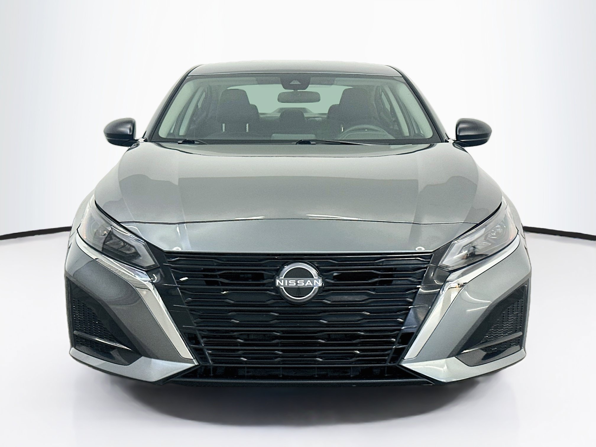 Used 2025 Nissan Altima 2.5 SV FWD image 2